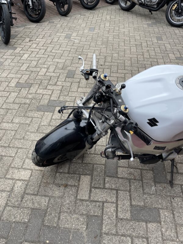 Suzuki GSXR 600 K1 - Afbeelding 3