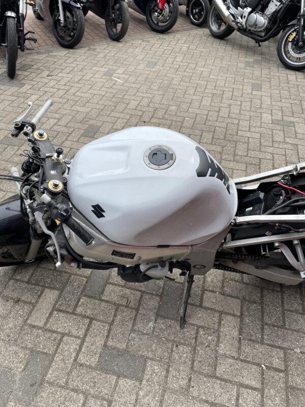 Suzuki GSXR 600 K1 - Afbeelding 4