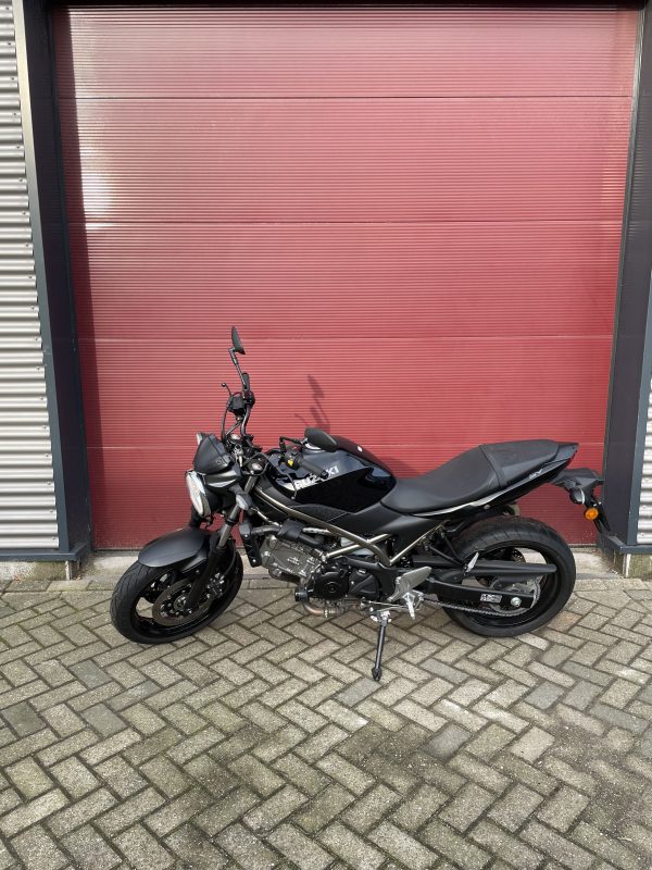 Bijna Nieuwe Suzuki SV 650 ABS 2020 3000KM - Afbeelding 3