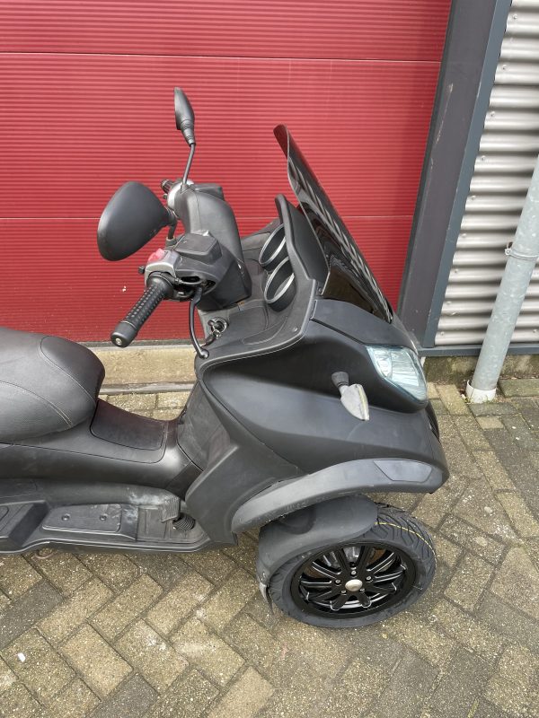 Piaggio MP3 400 LT weinig km - Afbeelding 6