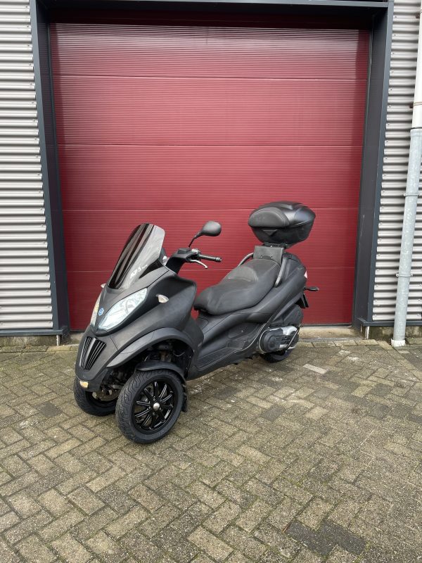 Piaggio MP3 400 LT weinig km - Afbeelding 2