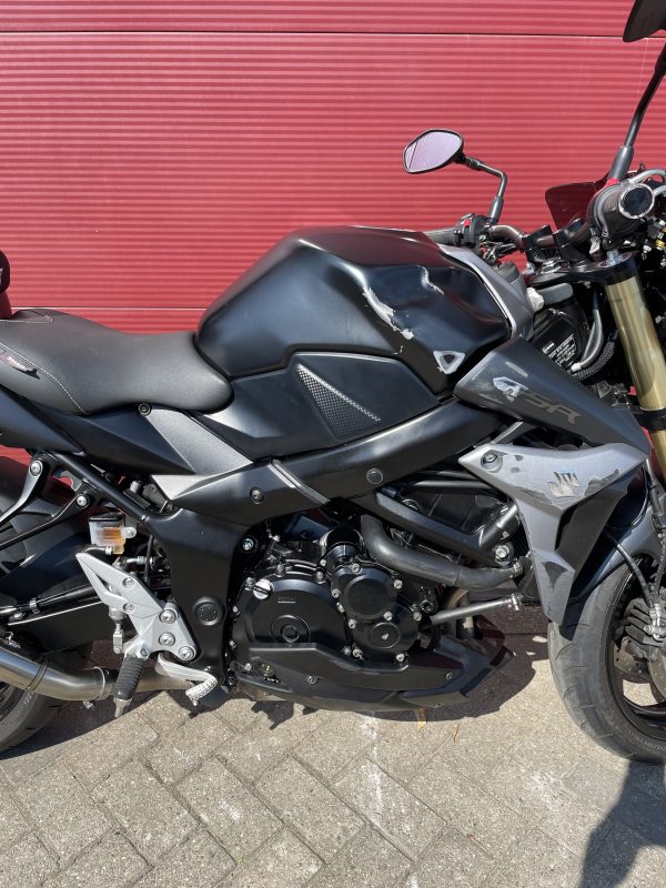 Suzuki GSR 750 ABS Lichte schade lage tellerstand - Afbeelding 5