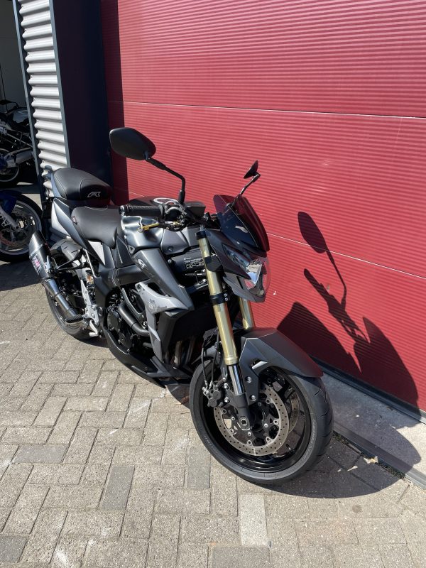 Suzuki GSR 750 ABS Lichte schade lage tellerstand - Afbeelding 4