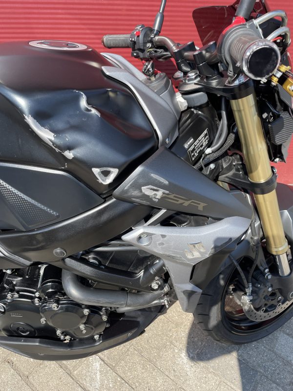Suzuki GSR 750 ABS Lichte schade lage tellerstand - Afbeelding 11