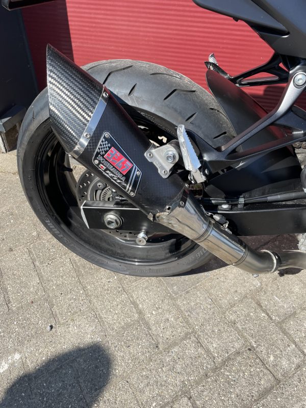 Suzuki GSR 750 ABS Lichte schade lage tellerstand - Afbeelding 10