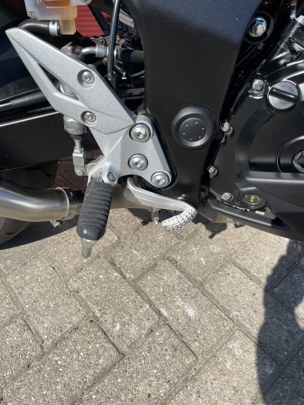 Suzuki GSR 750 ABS Lichte schade lage tellerstand - Afbeelding 9