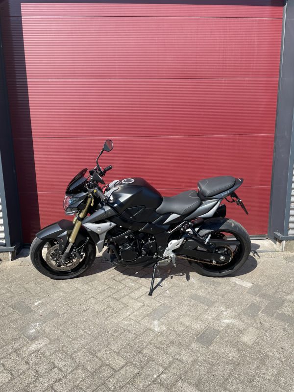 Suzuki GSR 750 ABS Lichte schade lage tellerstand - Afbeelding 2