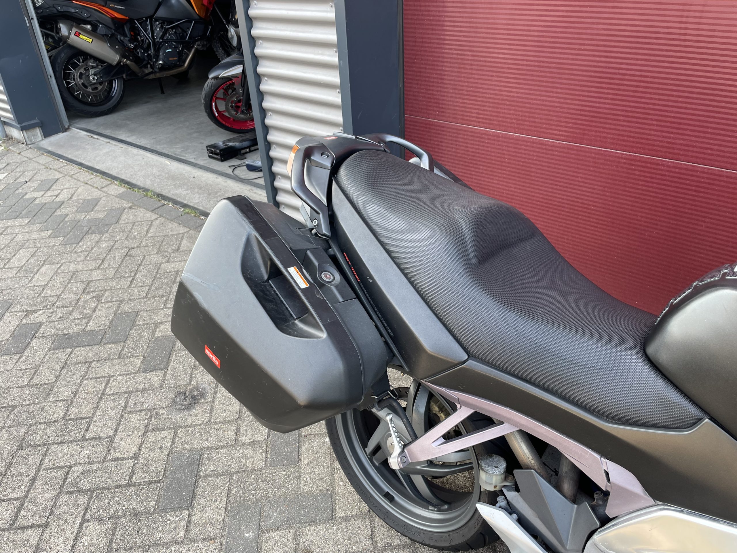 Aprilia RST 1000 Futura - Afbeelding 13