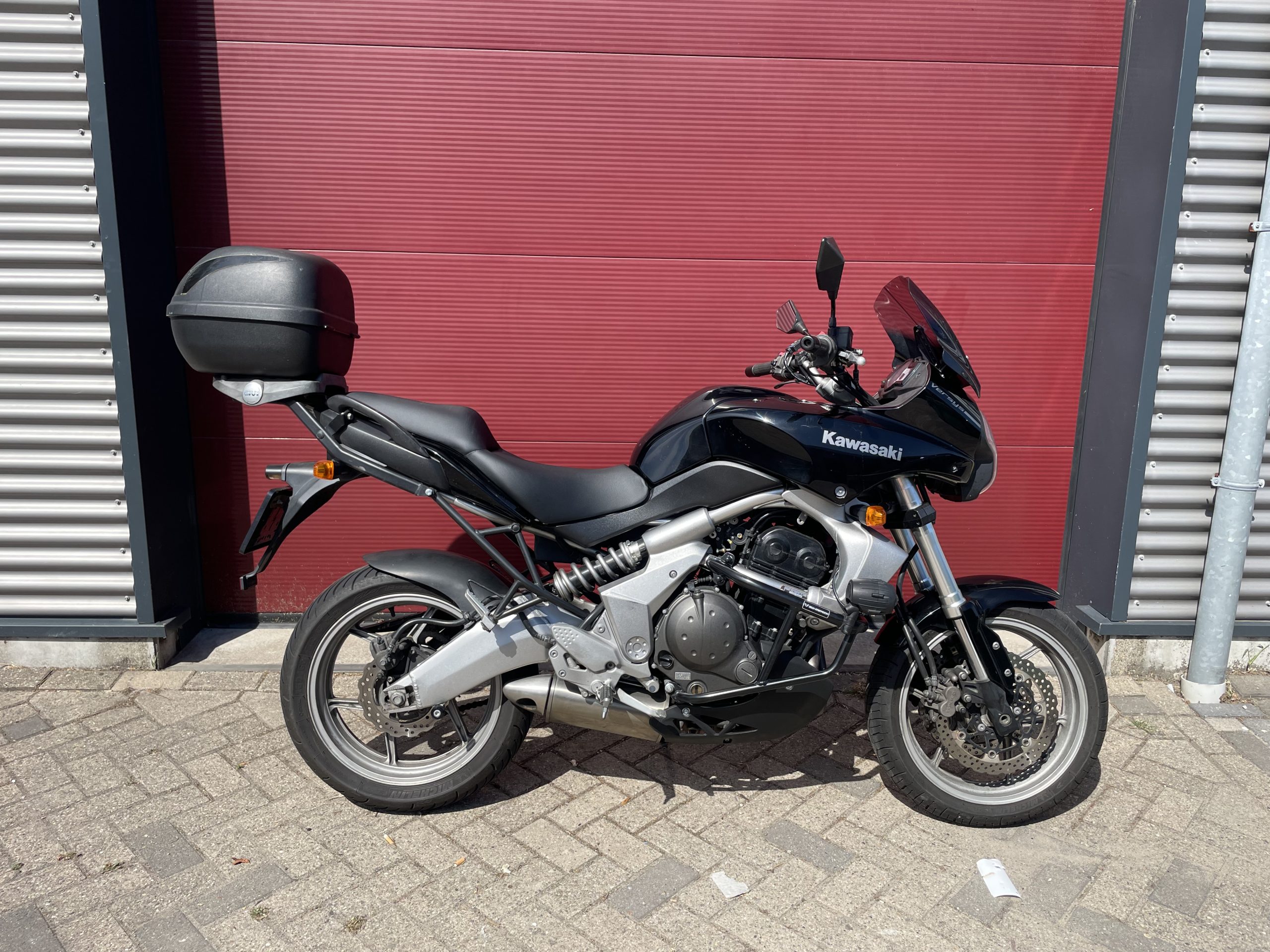 Kawasaki Versys 650 Met topkoffer - Afbeelding 4