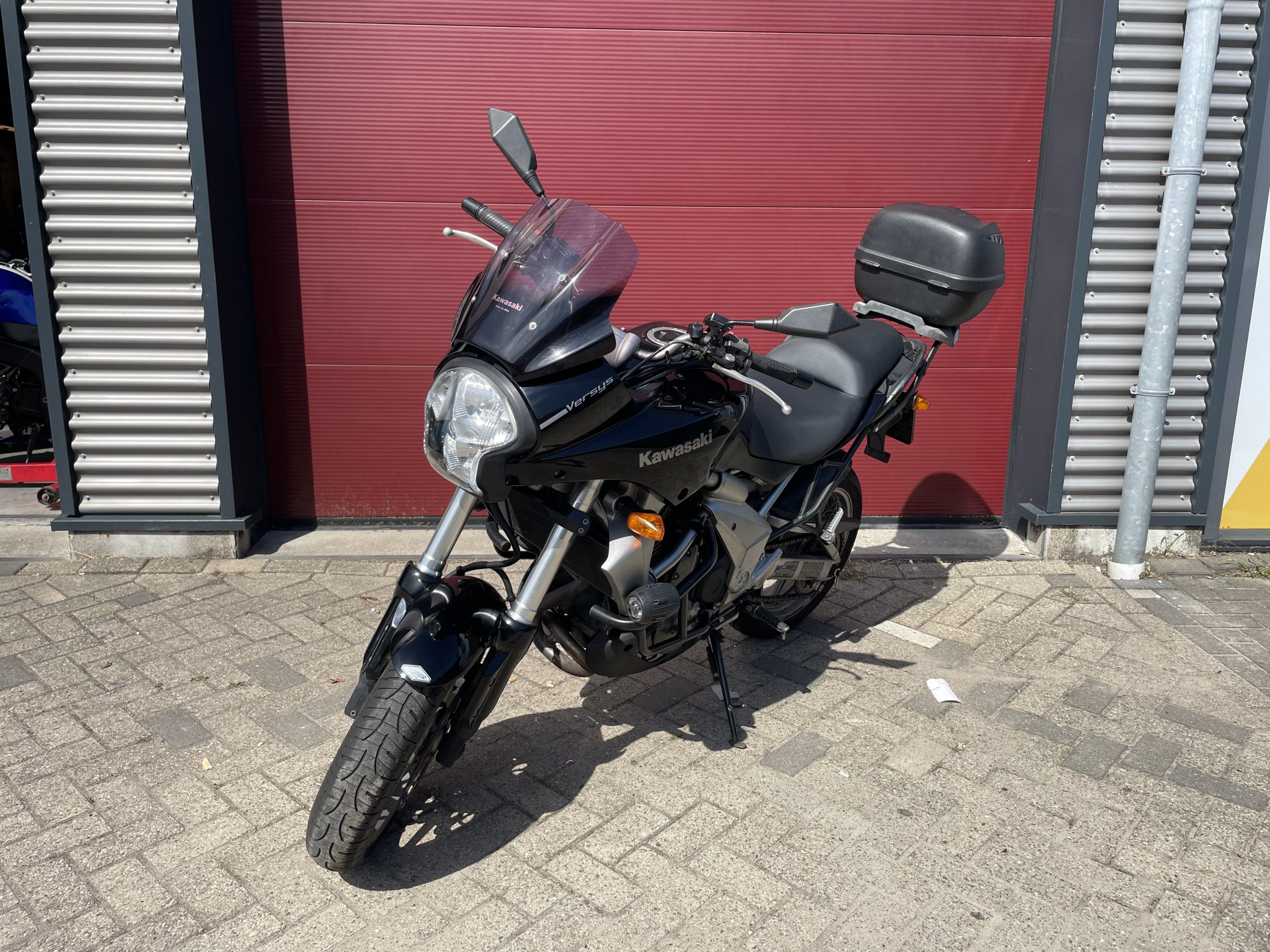 Kawasaki Versys 650 Met topkoffer - Afbeelding 2
