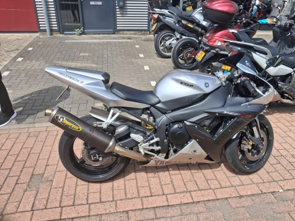 Yamaha r1 inruil koopje onderdelen schade